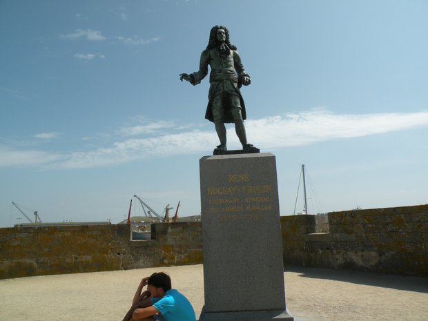  statue de René Duguay Trouin, lieutenant général des armées navales